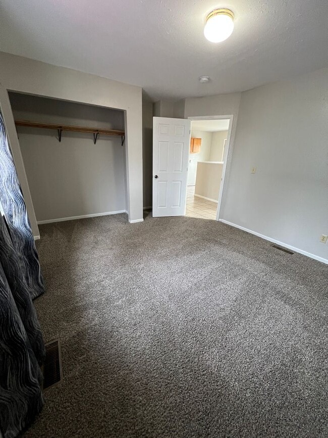 Building Photo - Centrally Located Three-Bedroom, One-Bathroom Home for Rent