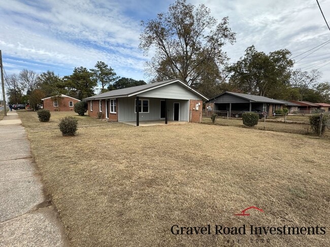 Building Photo - Beautifully Remodeled 3-Bedroom, 1-Bathroom House with Fenced Backyard