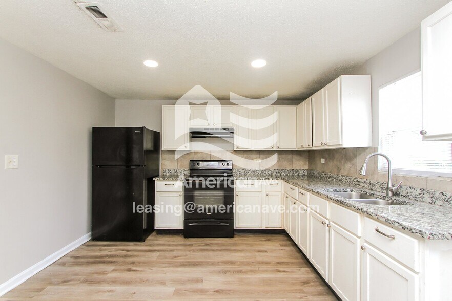 Building Photo - 3050 S State Ave