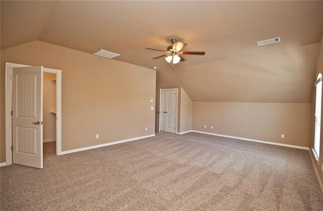 Building Photo - 4609 SW Plumley Ave