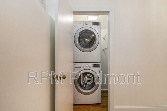 Building Photo - 741 Frederica St NE