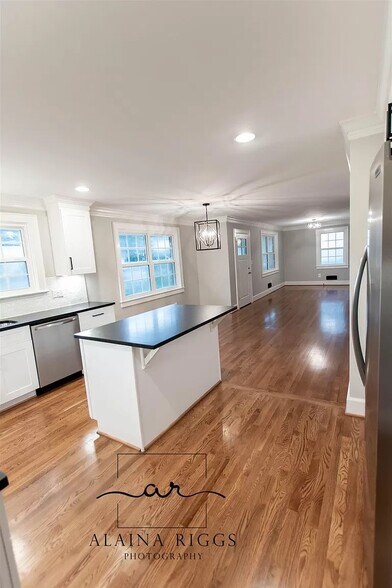 Building Photo - 126 Vanderbilt Cir
