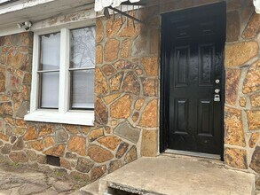 Building Photo - 1417 W 11th St