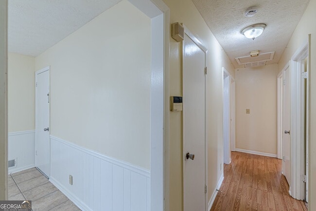 Building Photo - 828 Sheppard Way