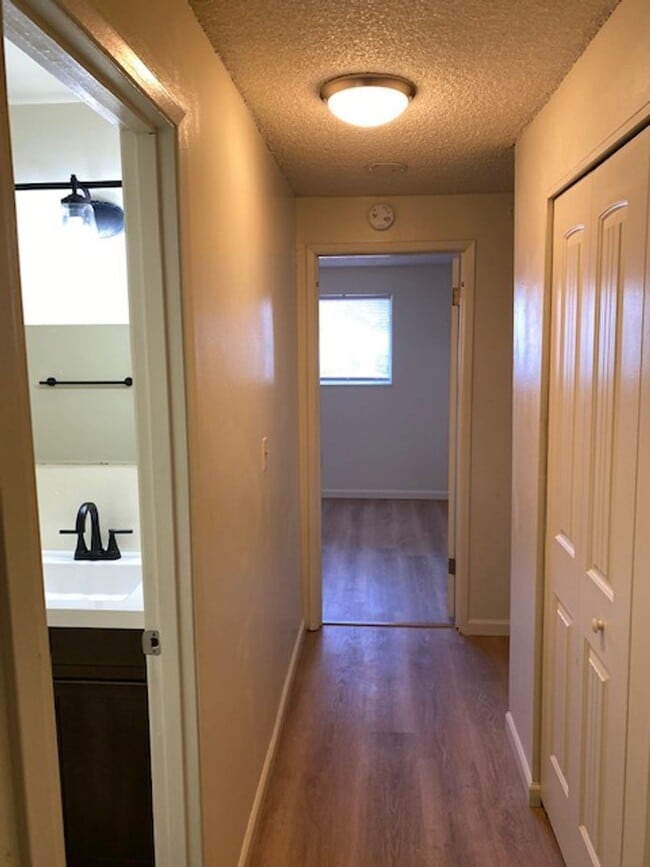 Building Photo - 2 Bedroom with an Additional Bonus Room Upstairs
