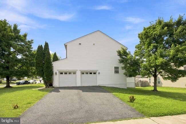 Building Photo - 20 Pinehurst Ln