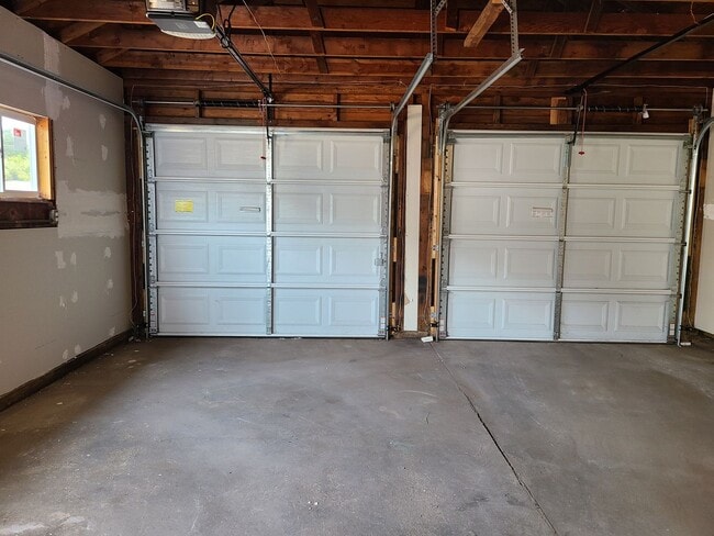 Building Photo - Beautifully Updated South Tacoma 3 Bedroom