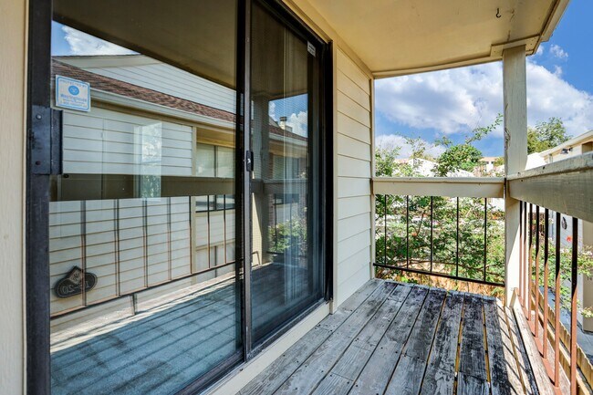 Building Photo - 1881 Bering Dr