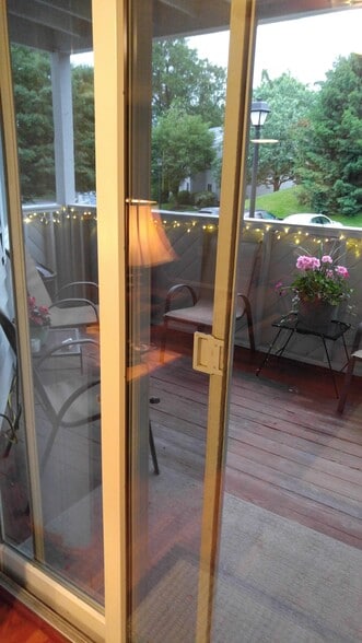 Building Photo - 2215 Lowells Glen Rd