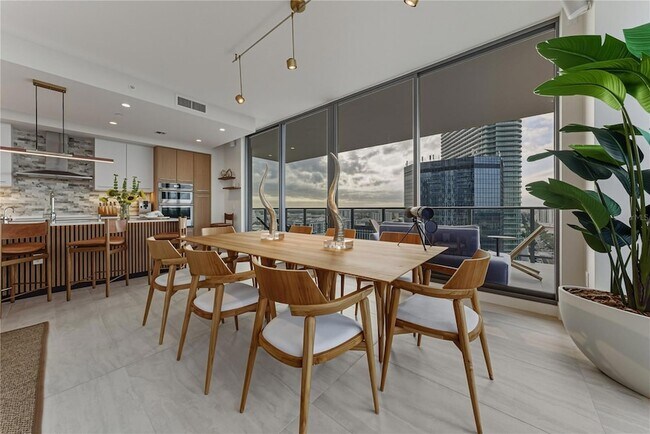 Building Photo - 275 1st Ave S