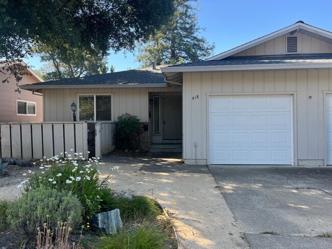 Building Photo - Larkfield -spacious single level with attached one car garage - backs to the old Wikiup Golf Course!