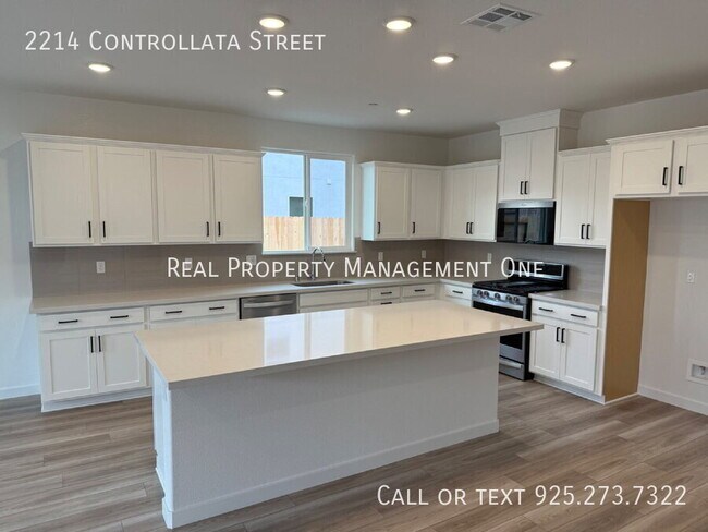 Building Photo - 2214 Controllata St