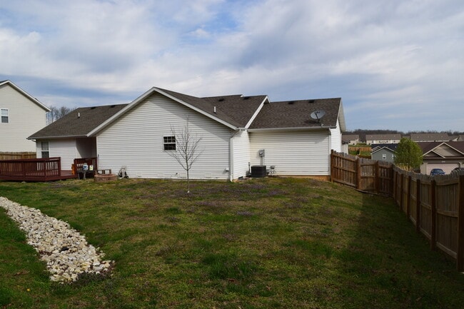 Building Photo - Located in the popular Woodland Hills Subd...