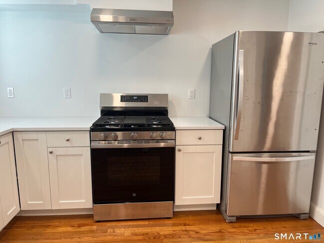 Building Photo - 446 Old Stratfield Rd