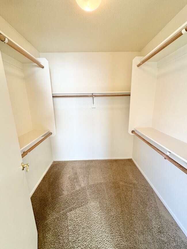 Building Photo - 3 Bedroom 2 Bath Single Level Home In Peor...