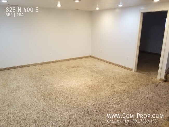 Building Photo - 828 400 E