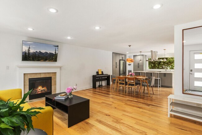 Building Photo - 3Bd/1.5Ba Kirkland Home