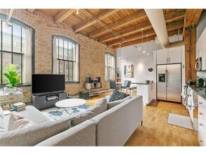 Building Photo - 400 N 1st St