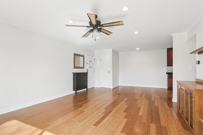 Building Photo - 4704 Euclid Ave