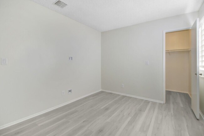 Building Photo - Your Dream 3BR/2.5BA Rental in the Desirable 'Dearborn Grove' Community in Redlands!