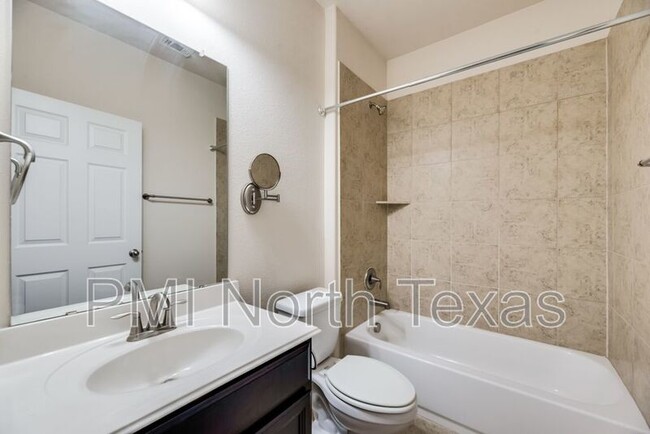 Building Photo - 415 San Marcos Dr