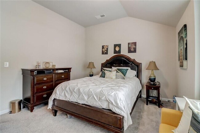 Building Photo - 7246 Gladstone Cir