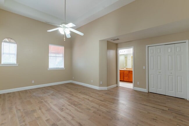 Building Photo - South Tampa 3 Bed / 2 Bath / 1 Car Garage ...