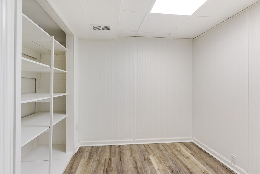 Building Photo - 1943 Regent Ave N