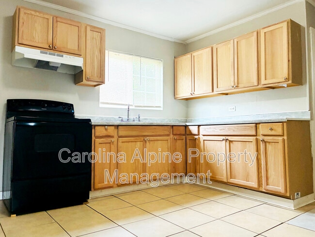 Building Photo - 1500 W Walnut Ave