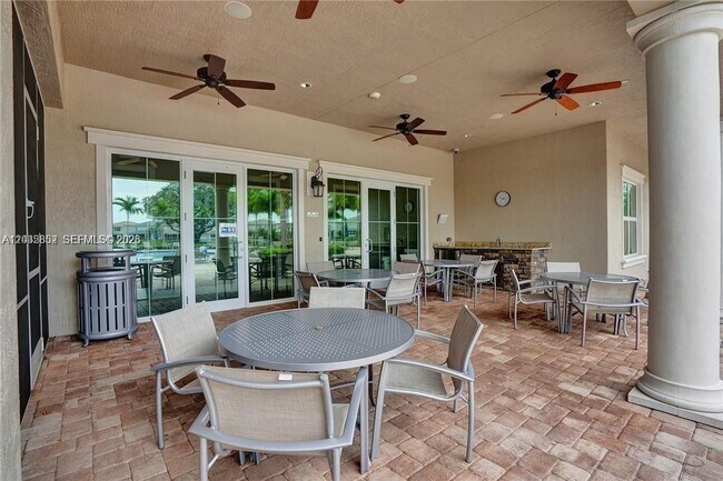Building Photo - 5140 Eucalyptus Dr