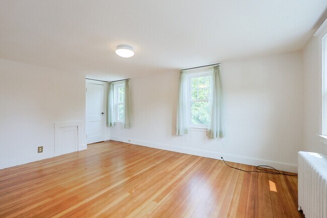 Building Photo - 14 Elm St
