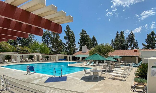 Building Photo - Oaks North Townhome with Views