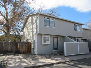 Building Photo - 1925 Ross Ct