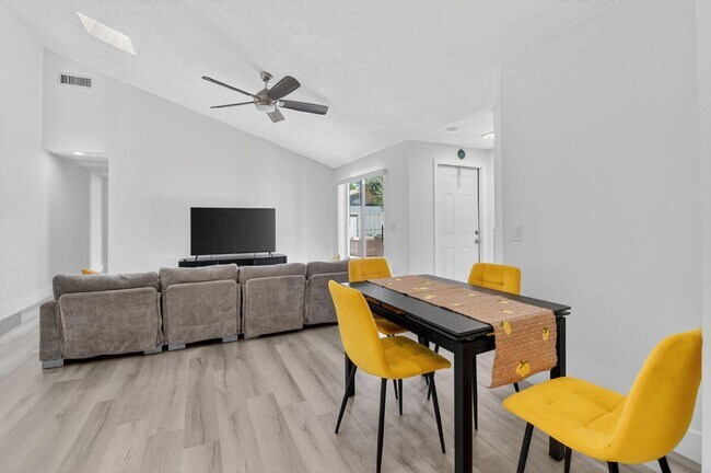 Building Photo - 9903 Boca Gardens Trail