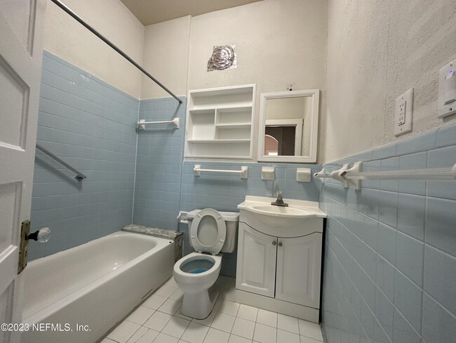 Building Photo - 1824 Perry Pl