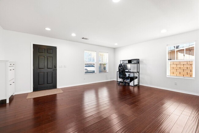 Building Photo - 4 bedrooms / 3 bathroom OPEN floor plan HOUSE for rent in LANCASTER