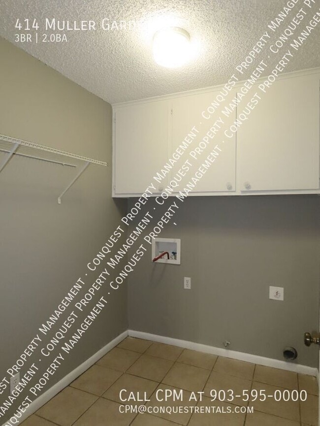 Building Photo - 414 Muller Garden Rd