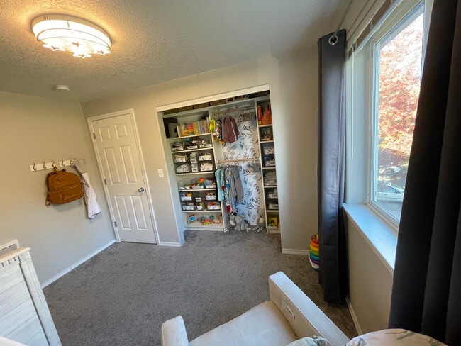 Building Photo - 527 Whitney Dr