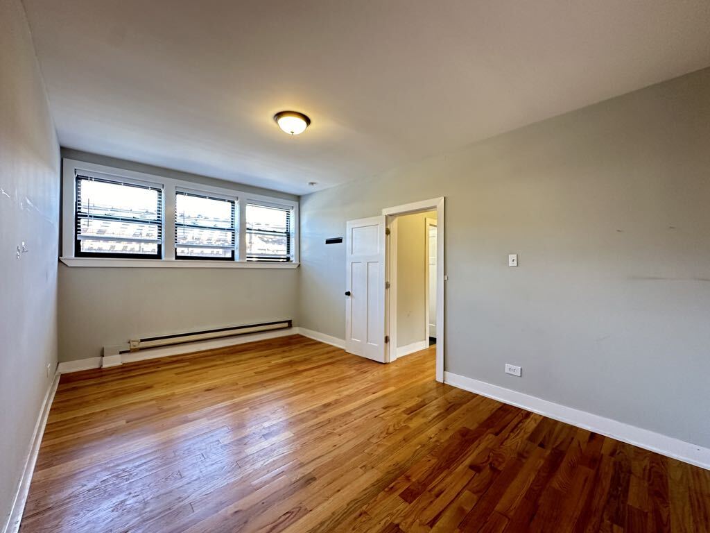 Building Photo - 4433 N Wolcott Ave