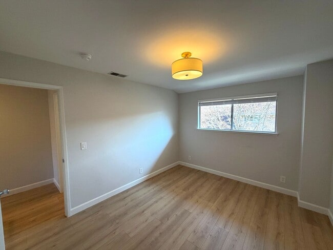 Building Photo - REMODELED LARGE 1600sf 4BR/2BA 3PK ?Miramonte Gardens AVAIL NOW