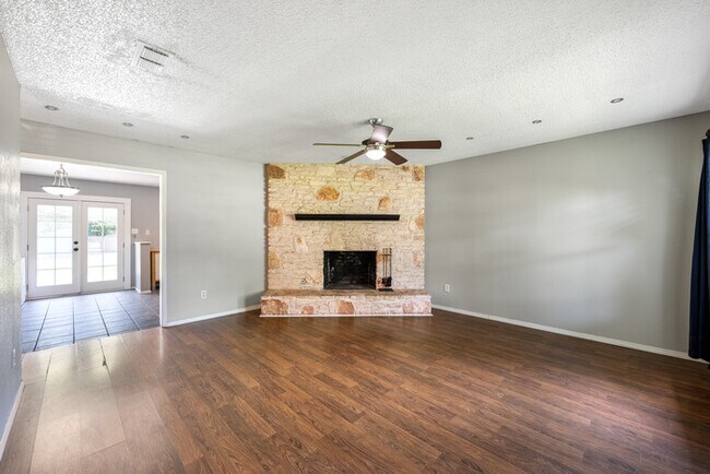 Building Photo - 1153 Brookswood Ave
