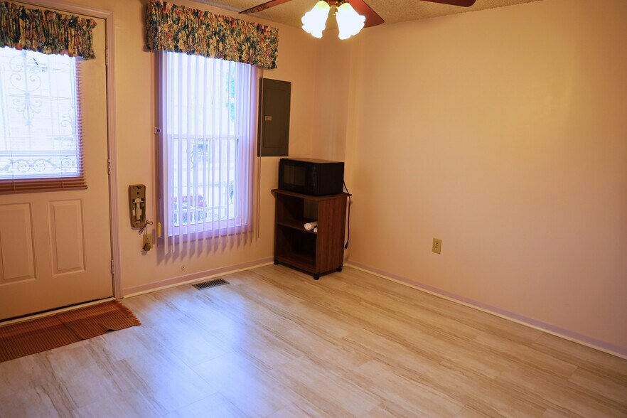Building Photo - 1512 Penrose Ave