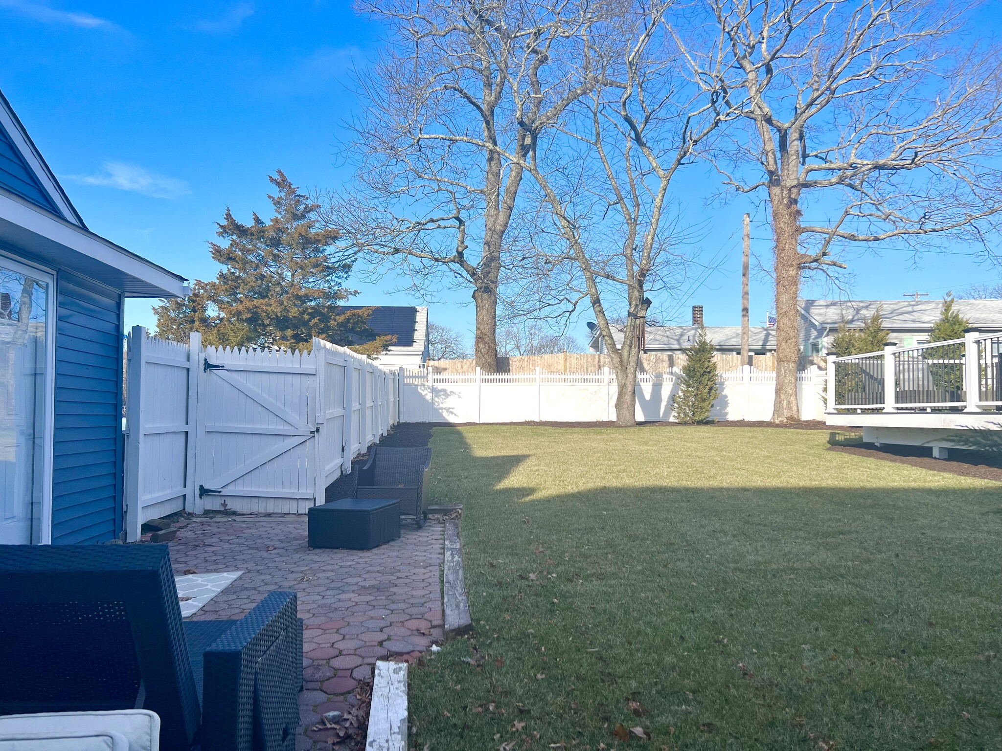 Private entrance to cottage and private parking - 749 1st St