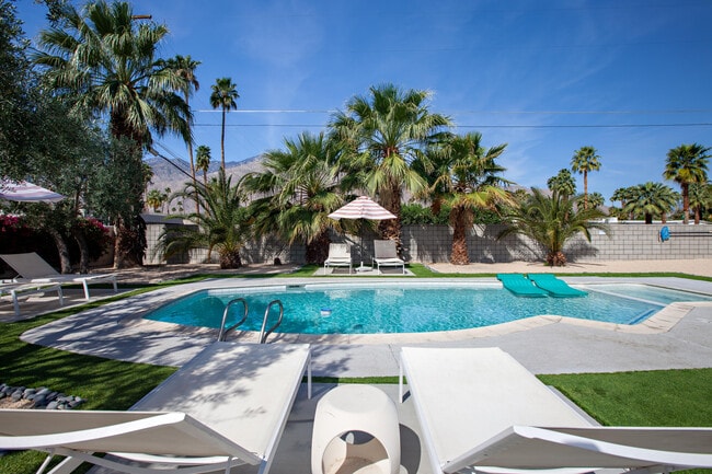 Building Photo - 2007 E Andreas Rd