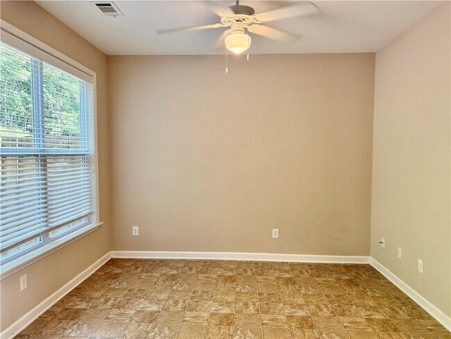 Building Photo - 484 Grayson Way