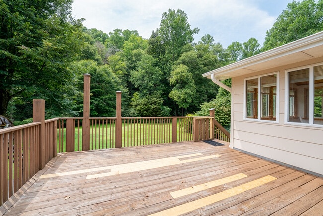 Building Photo - 493 Kings Creek Rd