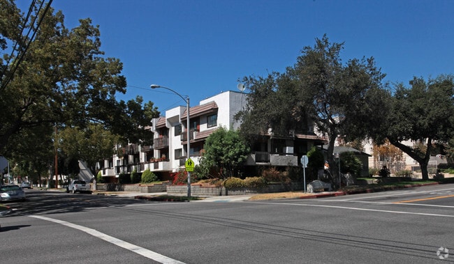 Building Photo - 603 E Olive Ave