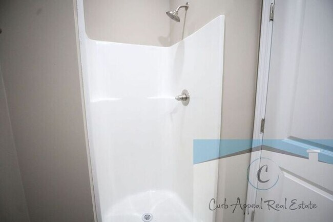 Building Photo - First month move in special $900!! Luxury 2 bed 2 bath apartment - brand new construction!! Washe...