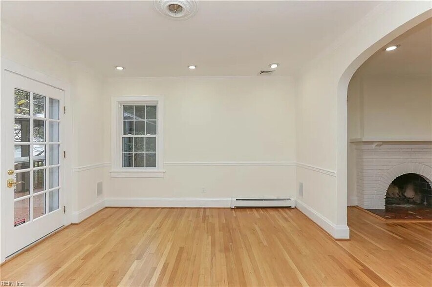 Building Photo - 1117 Buckingham Ave