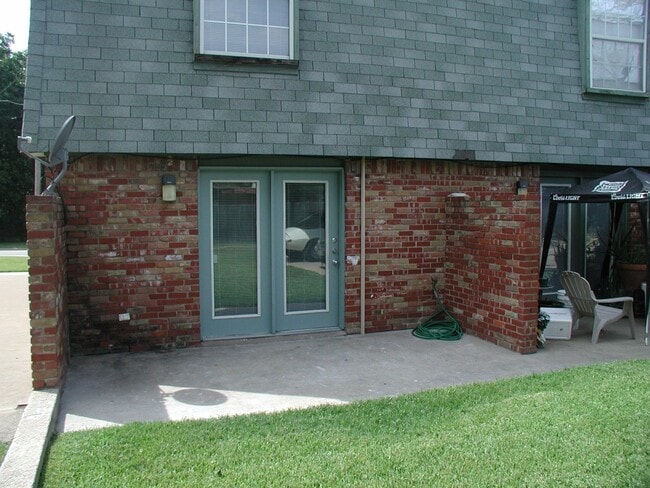 Building Photo - 4000 Scruggs Dr